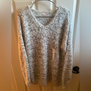V-neck eyelash grey sweater